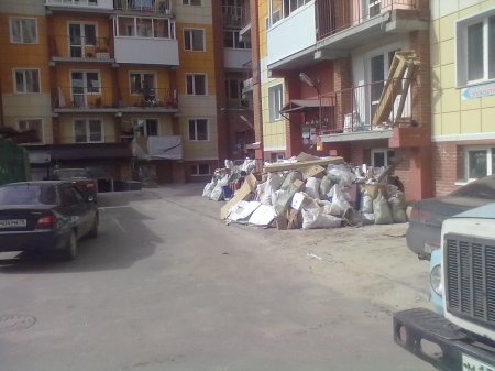  Ивана Черных, 66 Вывоз мусора около подъездов